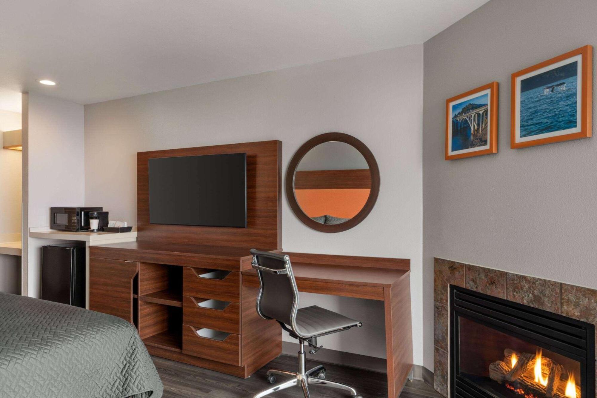 Travelodge By Wyndham Depoe Bay Extérieur photo
