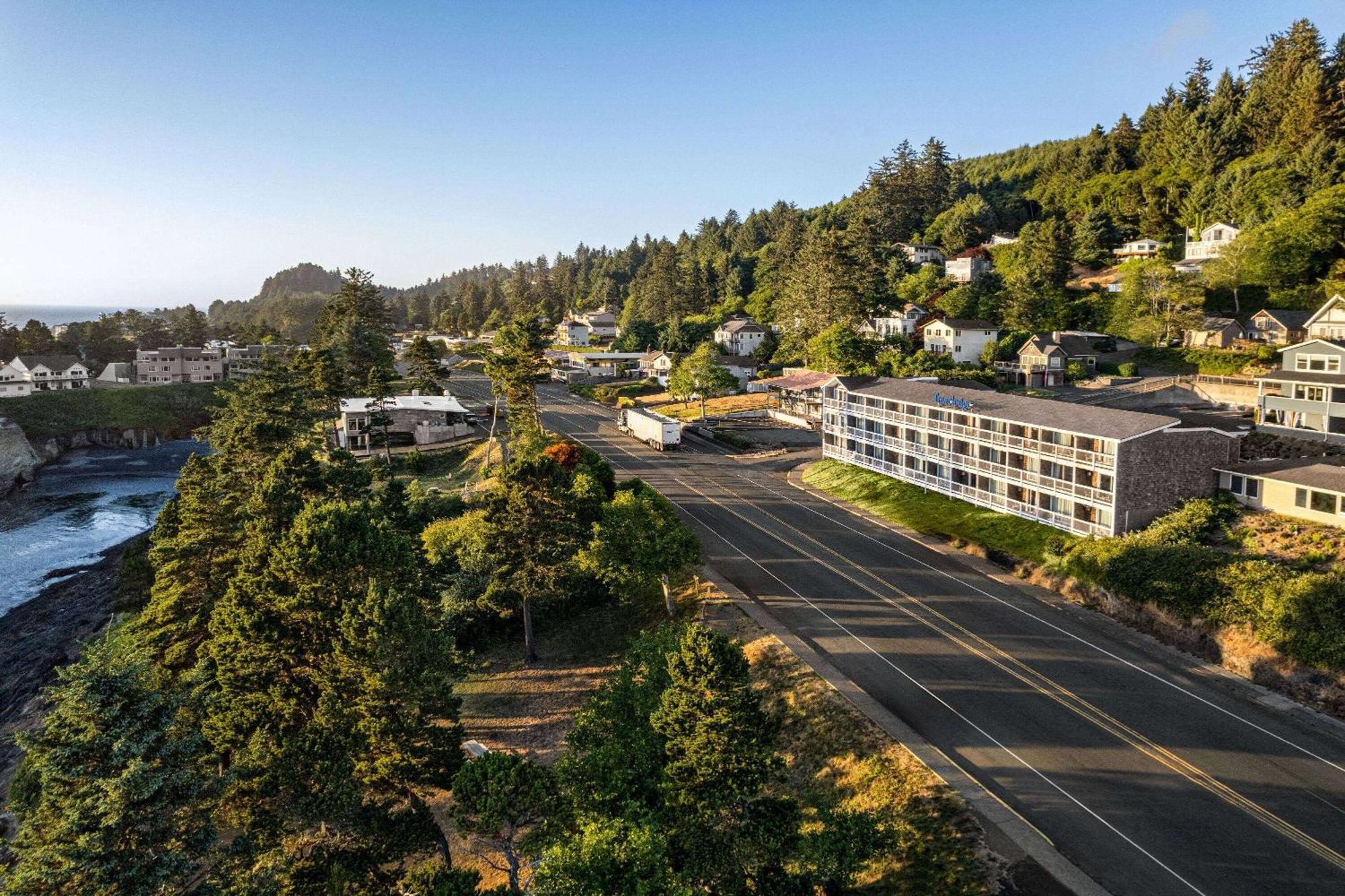 Travelodge By Wyndham Depoe Bay Extérieur photo